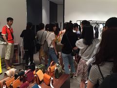-URBAN REVIVO(高德置地广场·春广场店)