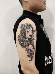-龙之吻专业刺青·手工耳洞·纹身去色