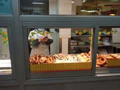 面包甜点陈列柜-燕风楼烤鸭店(建设总店)