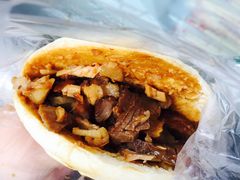 锅魁夹卤肉-洞子口张老二凉粉(文殊院店)