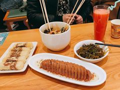 -诚铭记·虾仁汤包·成都小吃(融创店)