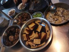 -松树干拌面店
