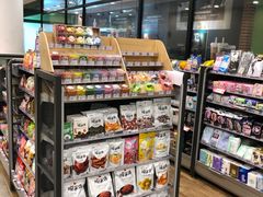 零售区-全家便利店(上海南站站店)