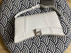 -BALENCIAGA(恒隆广场店)