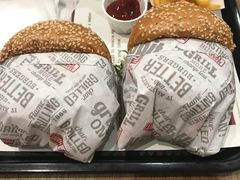 -The Habit Burger Grill 哈比特汉堡(世博店)