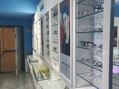 -提一眼镜·蔡司·依视路(小寨店)