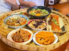 -爆炸头阿姨小四川正宗川味小吃(无任何分店)