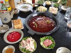 -茅草房·河畔园林火锅