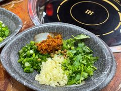 加汤前的料碗-耗儿鱼蛙蛙叫·老成都火锅(蛇口海昌街店)