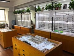 -视野联行眼镜•蔡司•依视路(温江店)