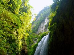-龙水峡地缝景区