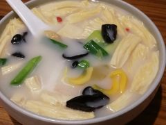 上汤虾仁鲜腐竹-禾珍珠家常小馆(河南博物院店)