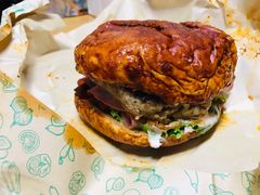 双蛋指椒牛肉汉堡-魏斯理汉堡(西安沣东吾悦店)