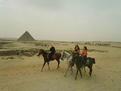 骑马的美女-吉萨金字塔群