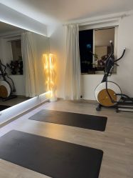 -闺蜜瑜伽·普拉提女性塑形馆