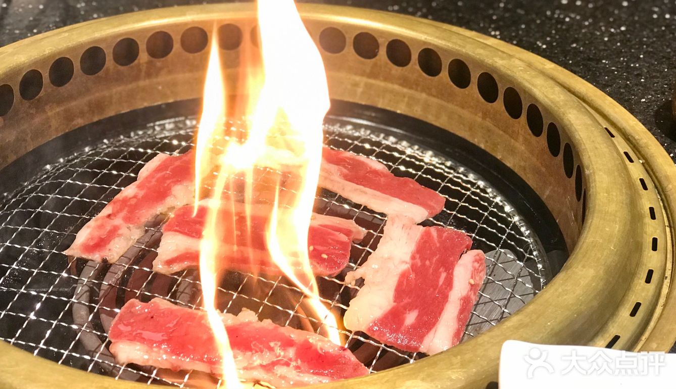 有的沾黄油、有的沾芝士拉丝