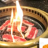 有的沾黄油、有的沾芝士拉丝