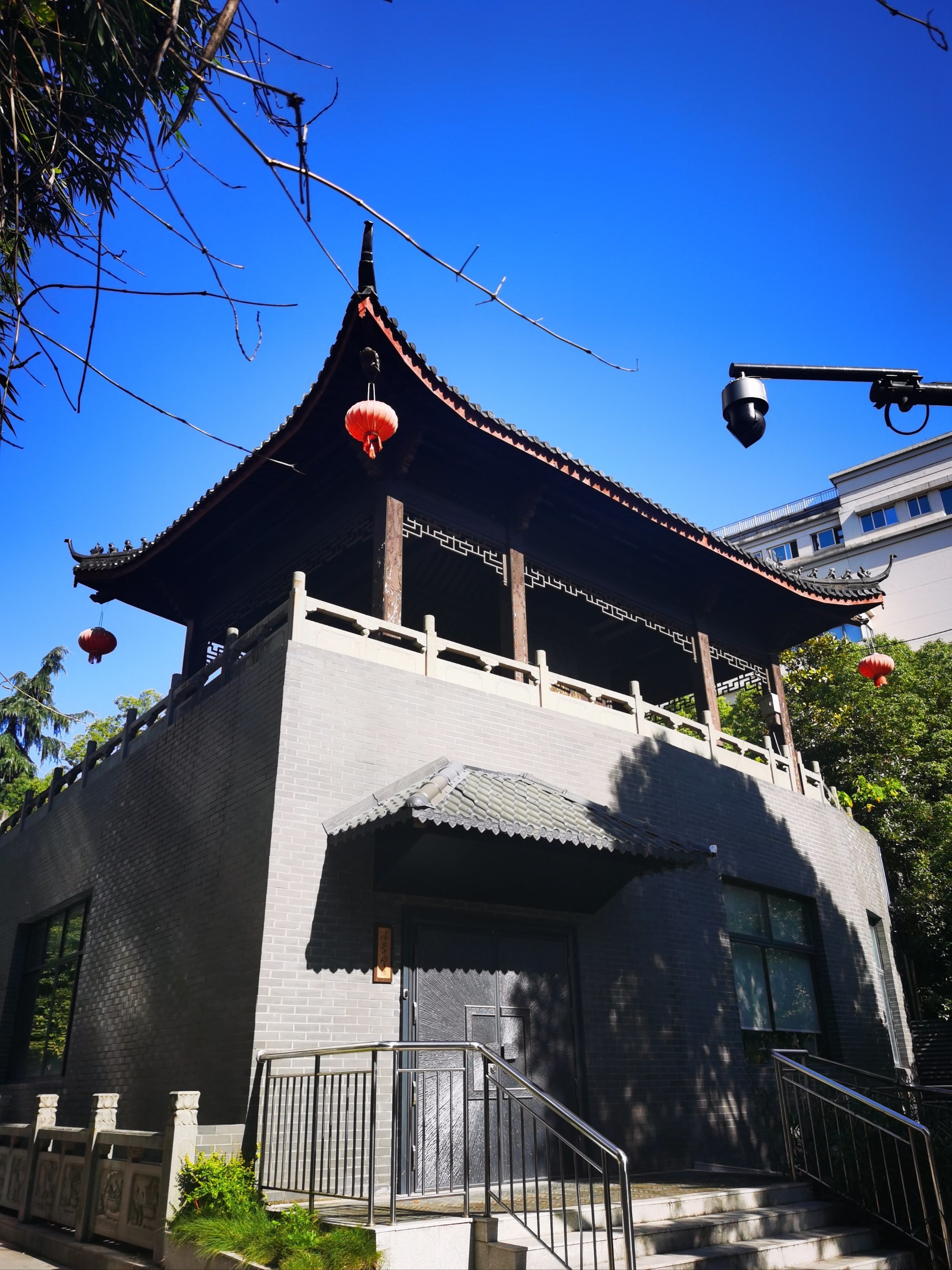 今当远离,临表涕零,不知所言