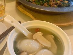 鸡松茸煮鱼丸-周三的情书花园餐厅(江北店)