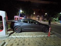 -TESLA 特斯拉(广州天环广场体验店)