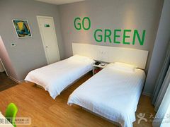 -莫泰酒店(上海虹桥北新泾地铁站天山路店)