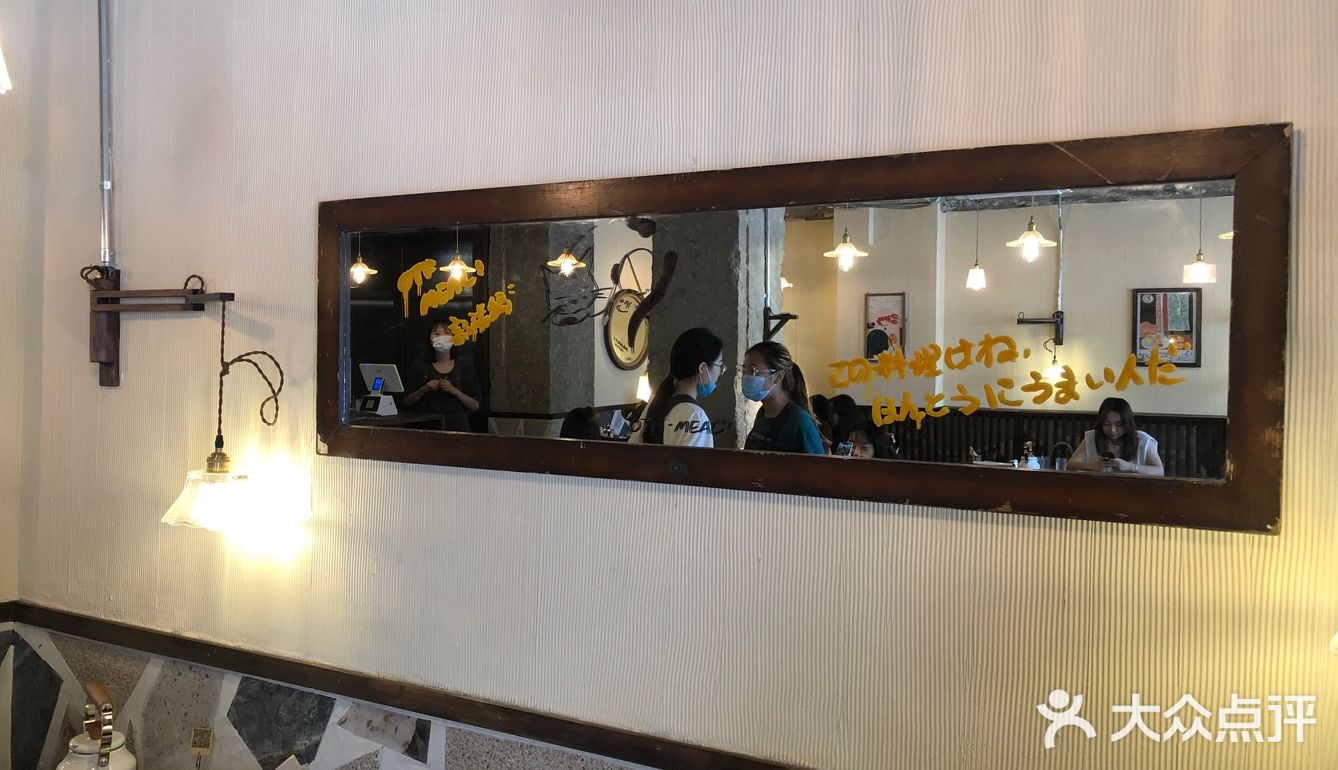 中午11:30以后就要排队了，网红窗户已经被人占啦