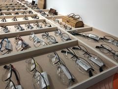 -目艮眼镜SHOWROOM(品牌集合店)