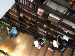 -钟书阁(松江泰晤士小镇店)