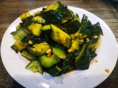 拍黄瓜-玫瑰红烤羊排(北新桥三条店)