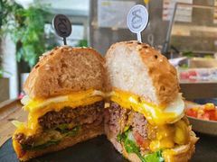 经典芝士汉堡-HIGH FIVE哈福手工汉堡(桂林路店)