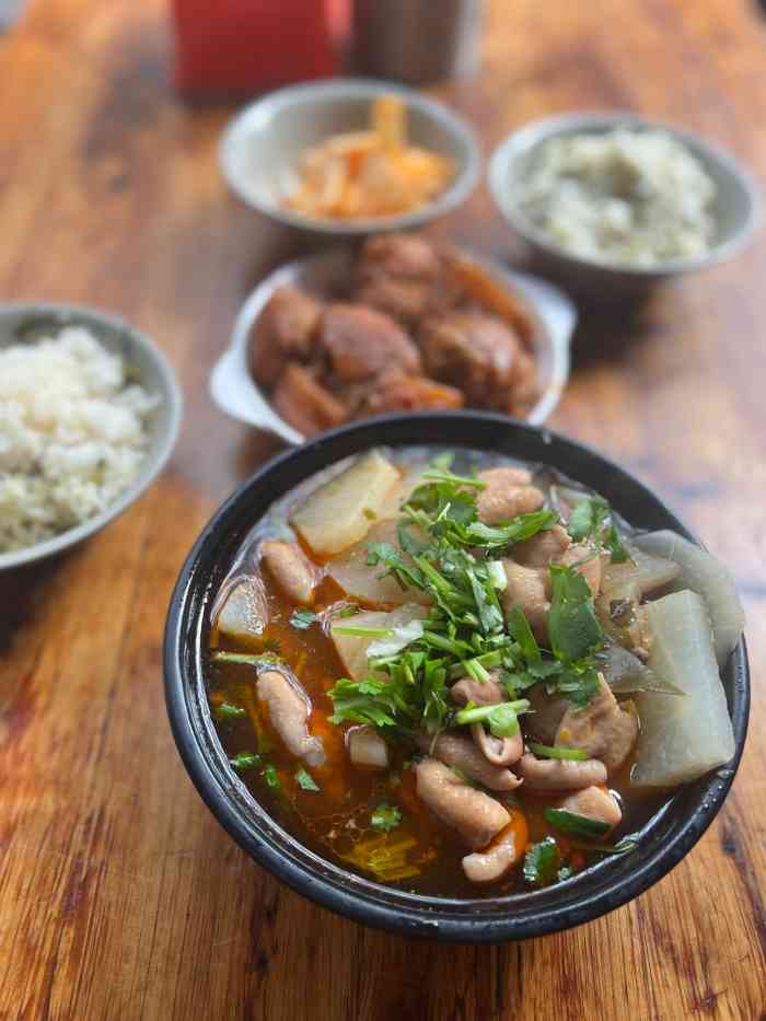 雍记南部肥肠干饭(长兴街店[薄荷]环境:环境一般,卫生条件也是街边