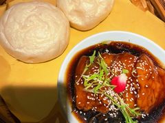 酒酿馒头配扣肉-卯时·龙光雅宴·精致锡帮菜(惠山古镇店)