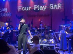 -FOUR PLAY BAR