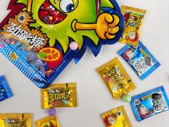 -咻啵翔翔零食基地(万达广场店)