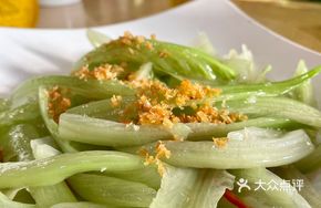 Golden Garlic Tossed Lettuce Stems