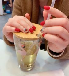 -蜜丝卡伦美甲美睫半永久