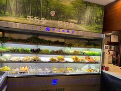 自助取餐区-万记麻辣烫国展总店