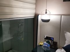 -红方格精致酒店(泸州金融中心万象汇店)