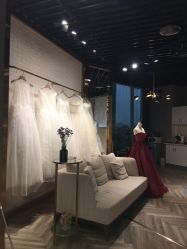 -Lady  Jane高端婚纱礼服馆