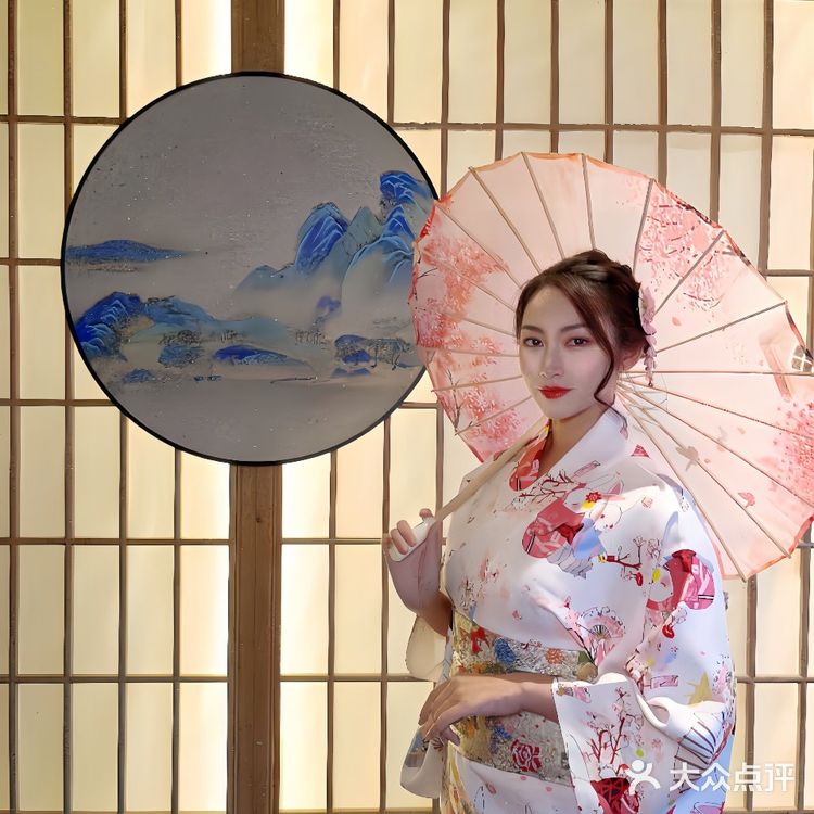 这是一份超大的刺身船,盛满了来自世界各地的新鲜海产