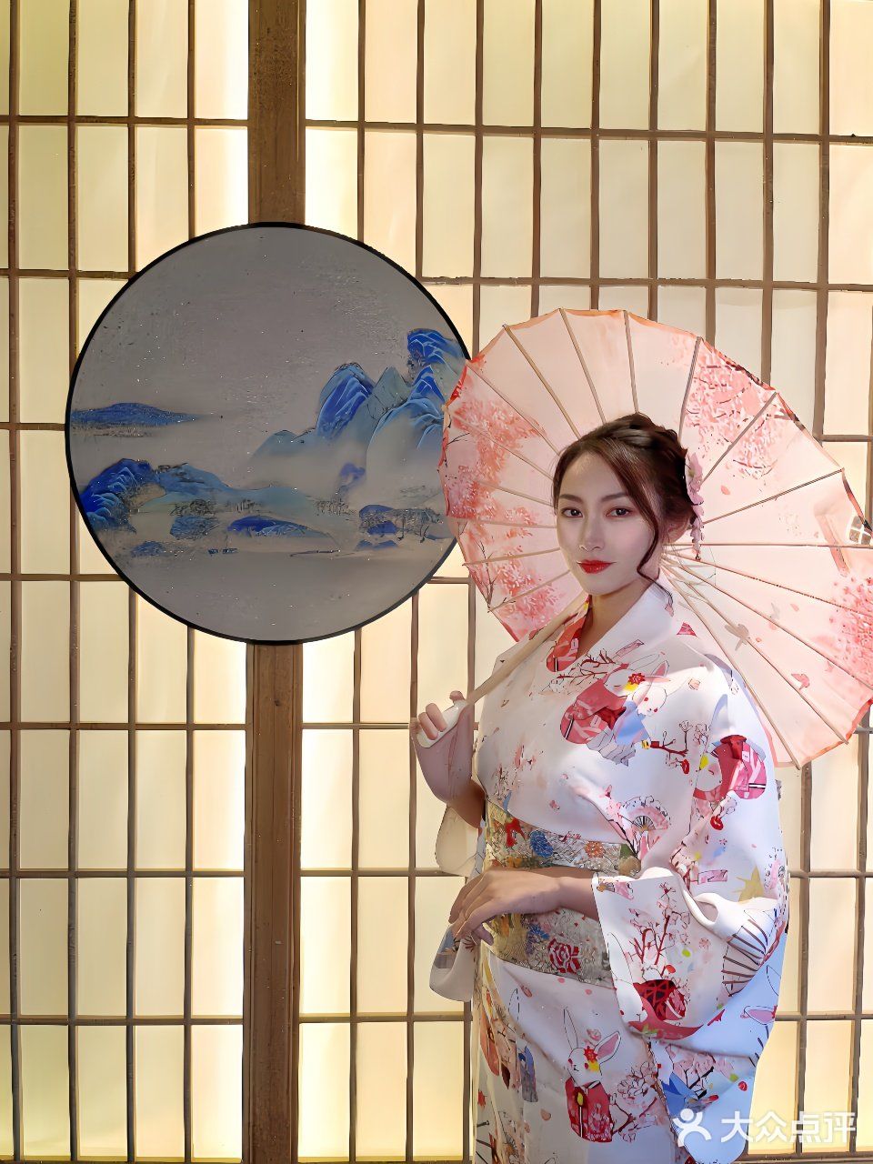 这是一份超大的刺身船,盛满了来自世界各地的新鲜海产