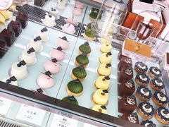 -UNI UNI(环亚凯瑟琳店)