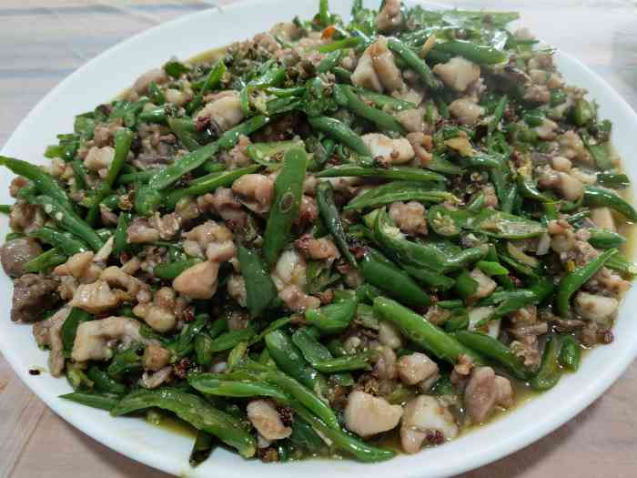 德阳哑巴兔(荷花村店)-"一兔两吃,老板人很好,热情,还送了花生米.