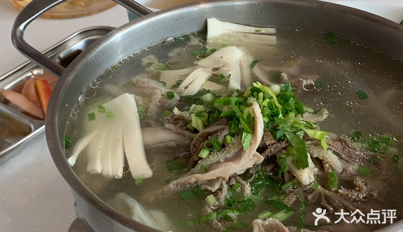 味道炒鸡正宗！里面的料也很多，牛肉炒鸡大片！