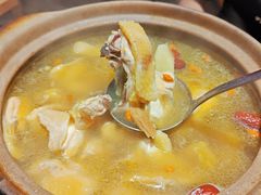 招牌花雕醉鸡煲-威皇广福和小海鲜(安远路店)