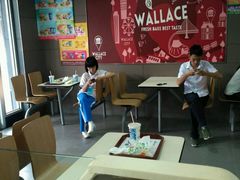 大堂-华莱士·全鸡汉堡(海口政法学院店)