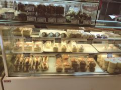 -白玉兰食品甜凤店(合生汇店)