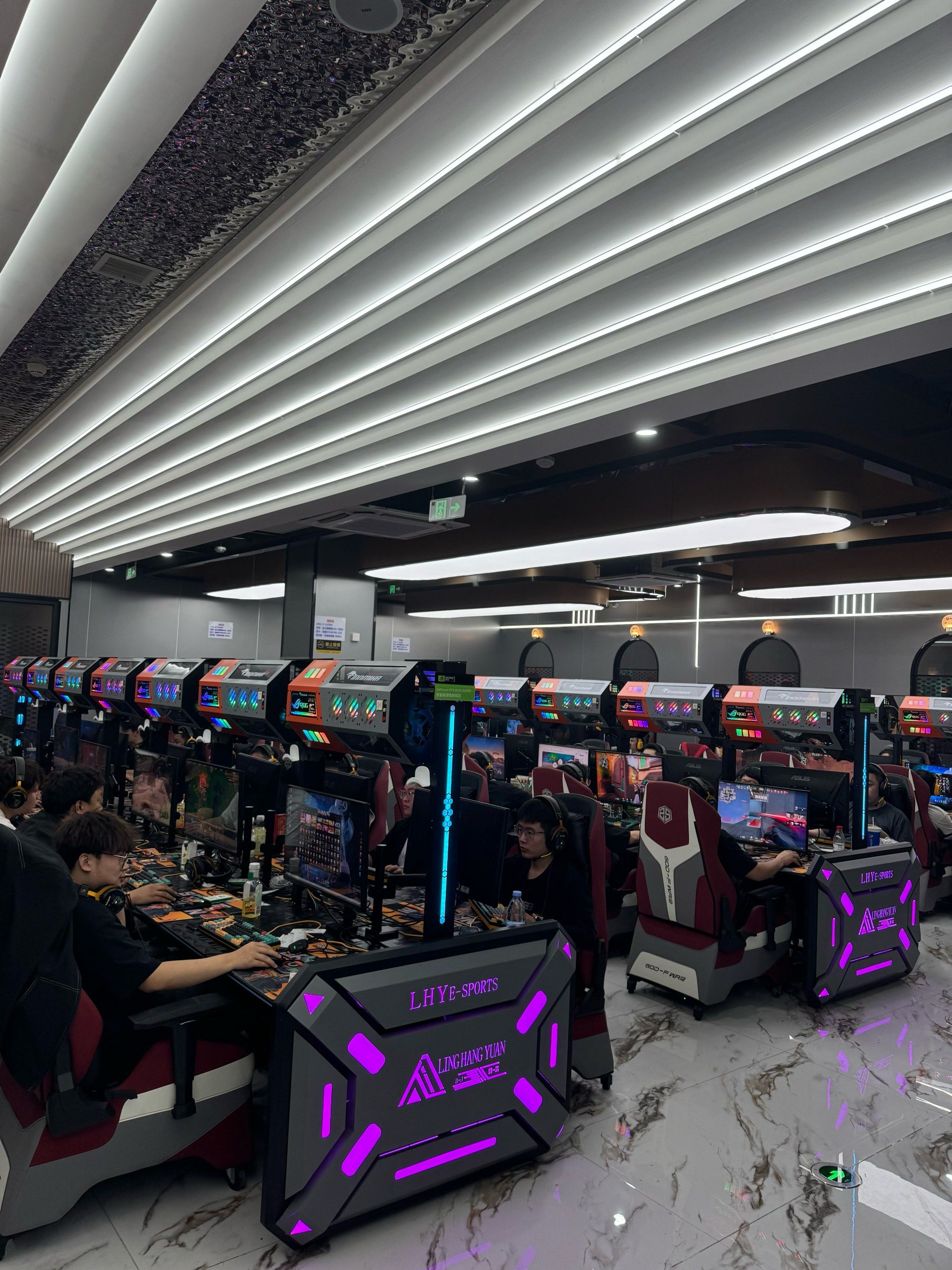 这家网吧真的是我去过的最好的网吧之一!环