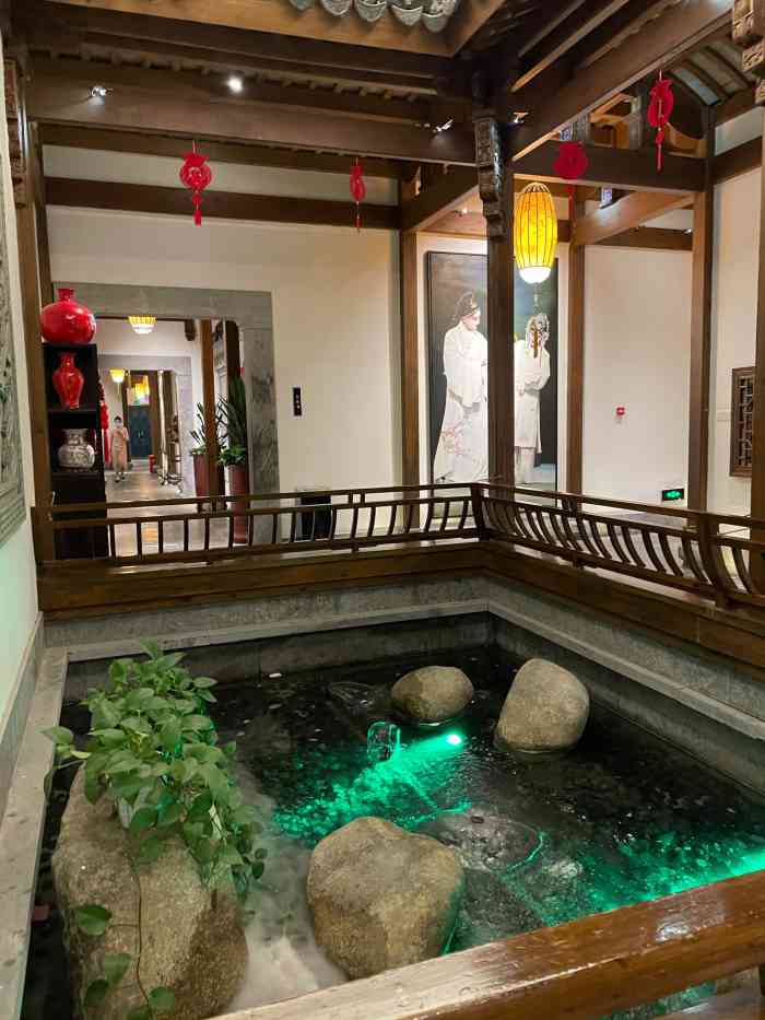 梦都会-"纪念日探店-南京的一家黑珍珠饭店,门口就."-大众点评移动版