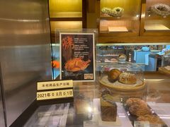 面包甜点陈列柜-丽都DELICATESSEN熟食店